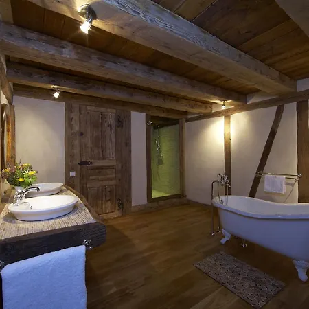 La Maison D'artgile Bed & Breakfast