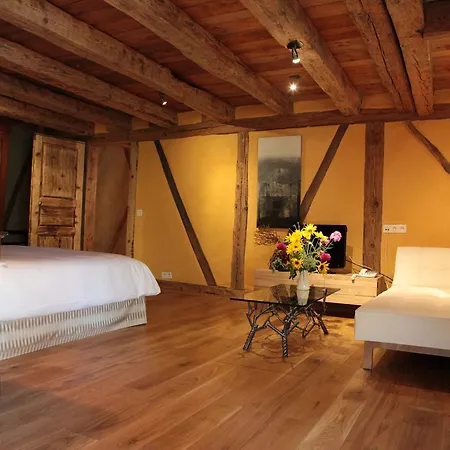 La Maison D'artgile Bed & Breakfast 4*